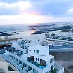 15a With Jacuzzi & Sea Views *