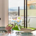 15a With Jacuzzi & Sea Views *