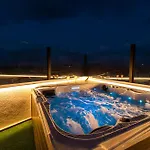 15a With Jacuzzi & Sea Views Apartment