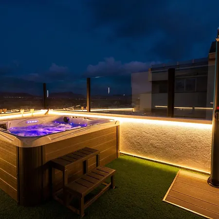 15a Sea Views, Jacuzzi & Bbq アパート *